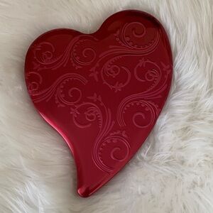 ❤️ Dove Chocolates Heart-Shaped Metal Candy Box Valentine’s ❤️